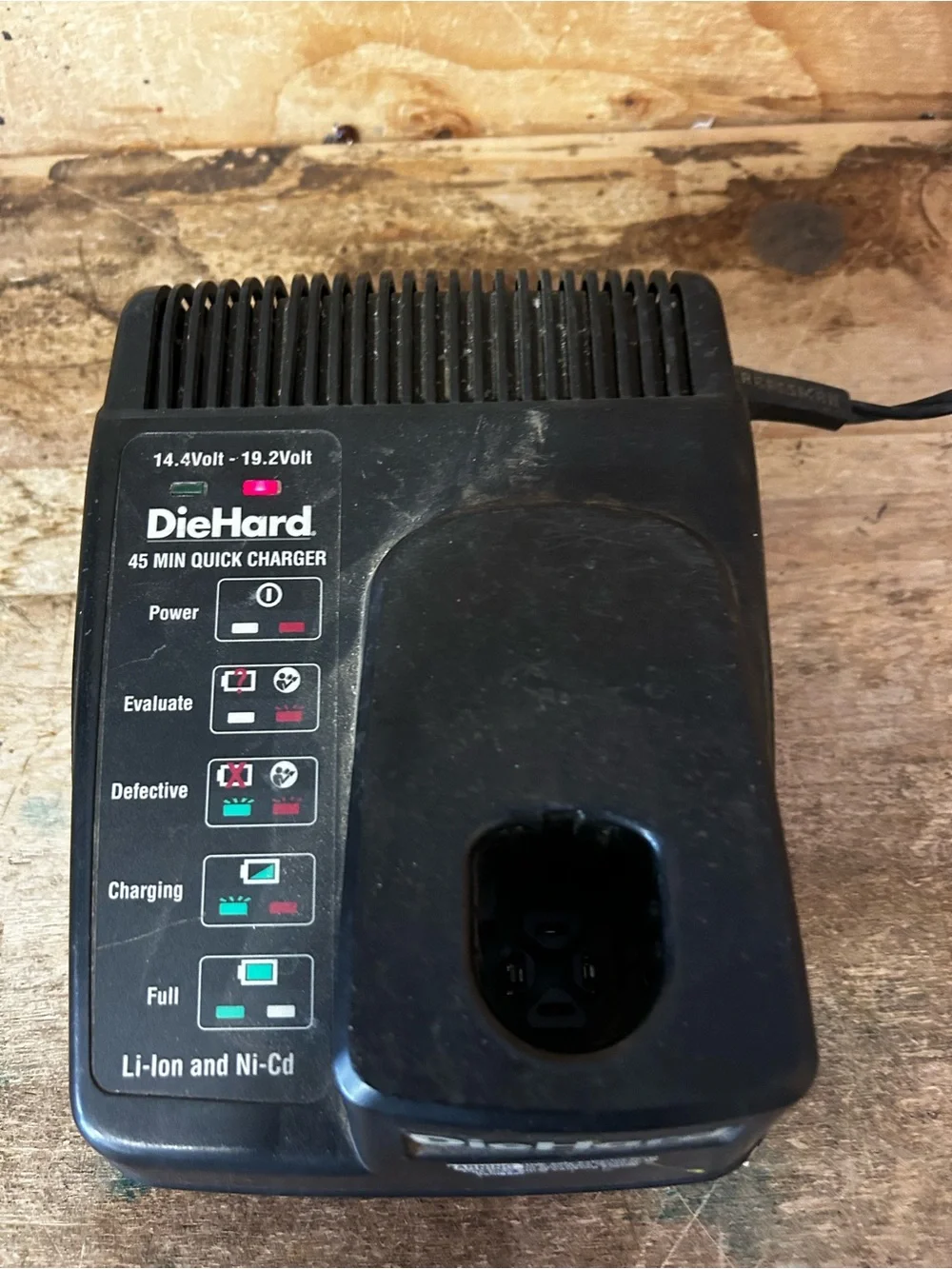 Diehard Black 45-Min Quick Charger for 14.4V–19.2V Li-Ion & Ni-Cd Batteries
